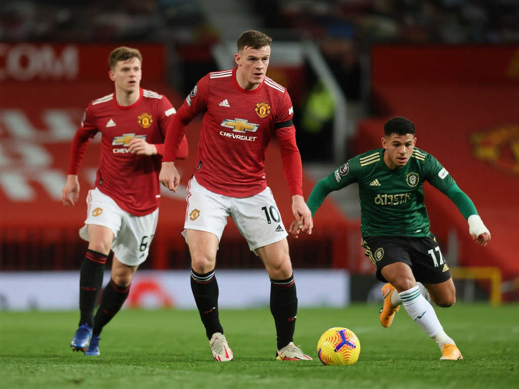 曼联宣布：利桑德罗因膝盖内侧副韧带损伤，将缺阵至少两个月